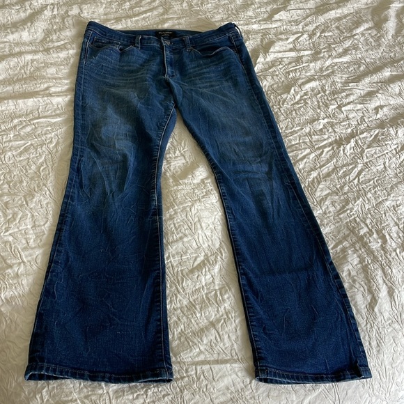Banana Republic ~ Slim Boot Cut Jeans - Picture 3 of 6